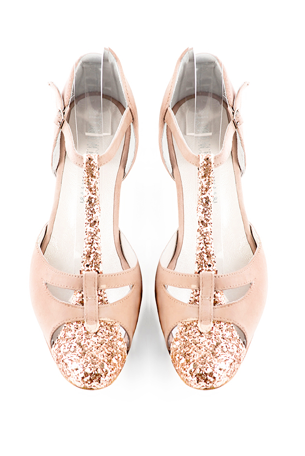 Chaussure femme à brides : Salomé côtés ouverts couleur rose poudré. Bout rond. Petit talon virgule. Vue du dessus - Florence KOOIJMAN