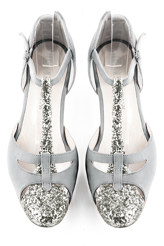 Chaussure femme à brides : Salomé côtés ouverts couleur argent platine et gris perle. Bout rond. Petit talon virgule. Vue du dessus - Florence KOOIJMAN
