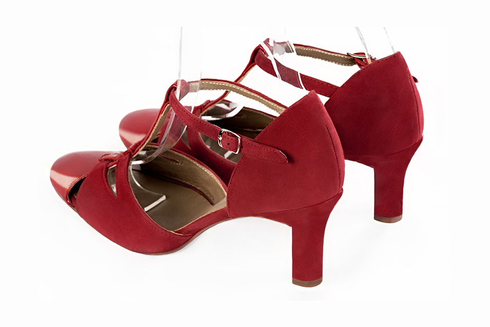Salomés habillées, élégantes et raffinées, ouvertes sur les côtés, coloris rouge coquelicot. Bout rond. Haut. Talon trotteur. Cérémonie, soirée, cocktail, évènementiel. Personnalisation : Choix des cuirs, 
                des couleurs et des talons. Petites et grandes pointures. - Florence KOOIJMAN