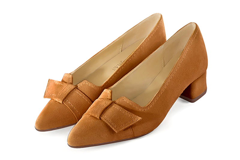 , coloris beige camel. Bout effilé. Mi-haut. Talon évasé. Cérémonie, soirée, cocktail, évènementiel. Personnalisation : Choix des cuirs, 
                des couleurs et des talons. Petites et grandes pointures. - Florence KOOIJMAN