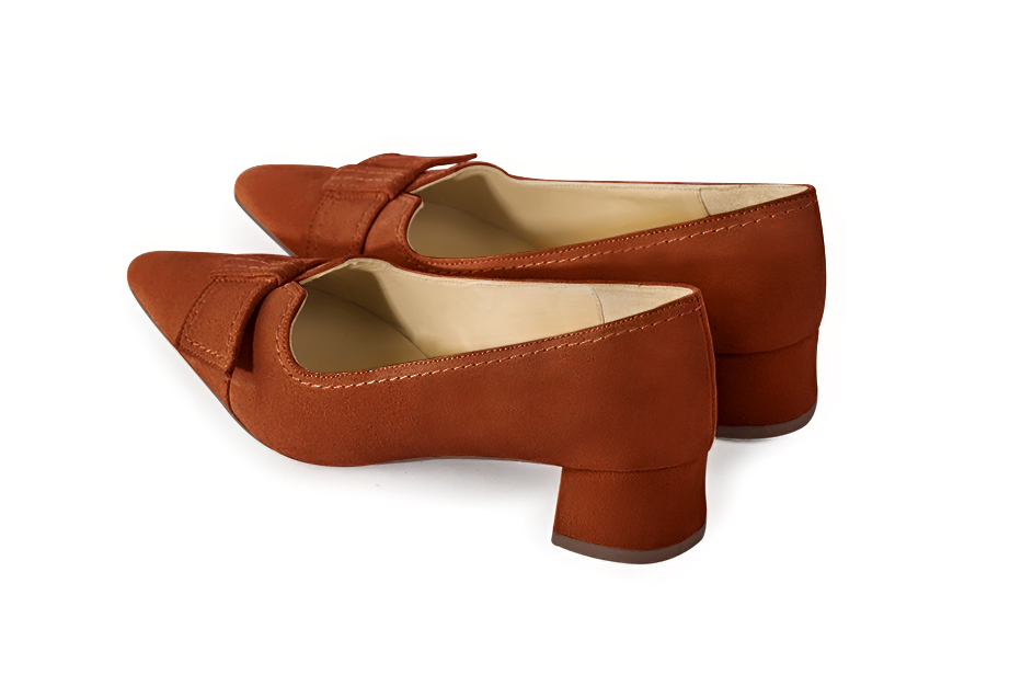 Escarpins avec un noeud orange corail. Bout effilé. Talon évasé de 3.5 cm - Vue arrière