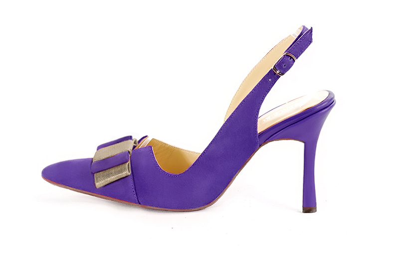 Chaussure femme à brides :  couleur violet outremer et or doré. Bout effilé. Talon très haut bobine. Vue de profil - Florence KOOIJMAN