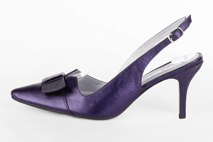 Chaussure femme à brides :  couleur violet myrtille. Bout effilé. Talon haut fin. Vue de profil - Florence KOOIJMAN