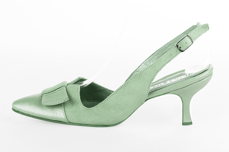 Chaussure femme à brides :  couleur vert pastel. Bout effilé. Talon haut bobine. Vue de profil - Florence KOOIJMAN