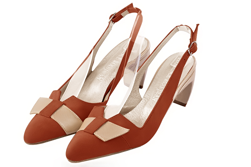 Chaussure femme à brides :  couleur orange corail. Bout effilé. Talon mi-haut virgule Vue avant - Florence KOOIJMAN
