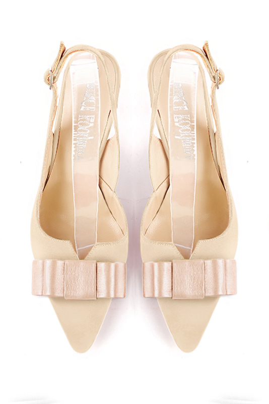 Chaussure femme à brides :  couleur blanc ivoire et or doré. Bout effilé. Talon mi-haut fin. Vue du dessus - Florence KOOIJMAN