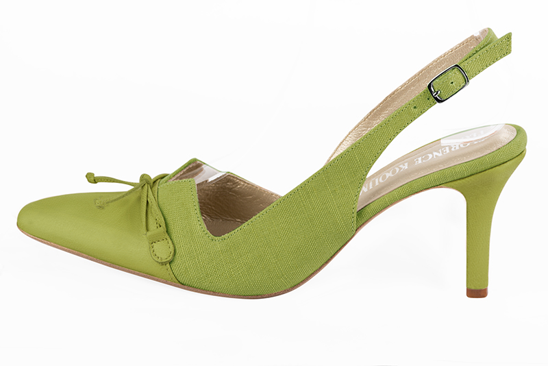 Escarpins habillés, élégants et raffinés, ouverts à l'arrière avec un noeud sur l'avant, coloris vert pistache. Bout effilé. Haut. Talon fin. Cérémonie, soirée, cocktail, évènementiel. Personnalisation : Choix des cuirs, 
                des couleurs et des talons. Petites et grandes pointures. - Florence KOOIJMAN