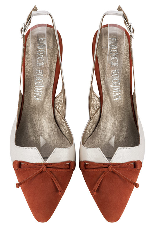 Chaussure femme à brides :  couleur orange corail et blanc cassé. Bout effilé. Talon mi-haut bobine. Vue du dessus - Florence KOOIJMAN