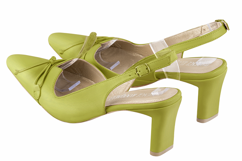 Chaussure femme à brides :  couleur vert pistache. Bout effilé. Talon mi-haut virgule. Vue arrière - Florence KOOIJMAN