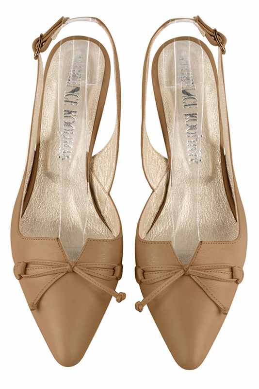 Chaussure femme à brides :  couleur beige camel. Bout effilé. Talon mi-haut virgule. Vue du dessus - Florence KOOIJMAN