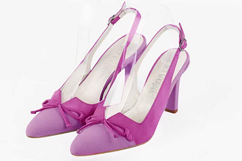 Escarpins habillés, élégants et raffinés, ouverts à l'arrière avec un noeud sur l'avant, coloris violet mauve et rose pivoine. Bout effilé. Haut. Talon fin. Cérémonie, soirée, cocktail, évènementiel. Personnalisation : Choix des cuirs, 
                des couleurs et des talons. Petites et grandes pointures. - Florence KOOIJMAN