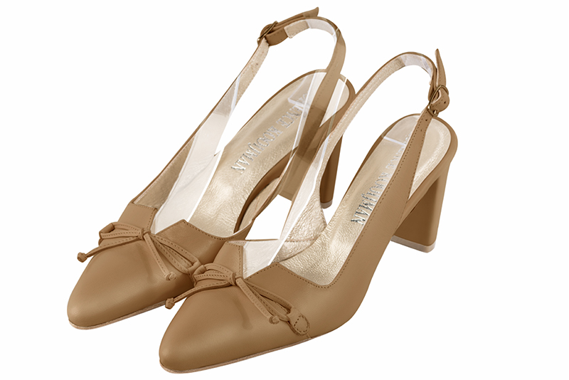 Chaussure femme à brides :  couleur beige camel. Bout effilé. Talon mi-haut virgule Vue avant - Florence KOOIJMAN
