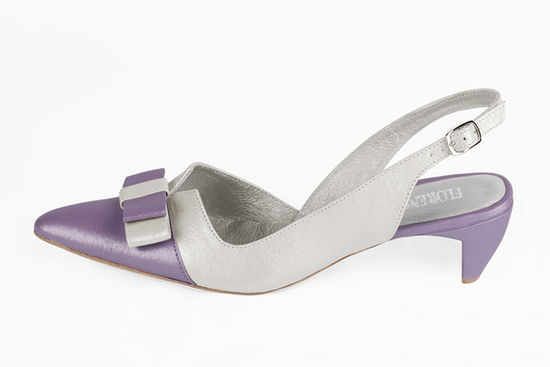 Chaussure femme à brides :  couleur violet parme et blanc cassé. Bout effilé. Petit talon virgule. Vue de profil - Florence KOOIJMAN
