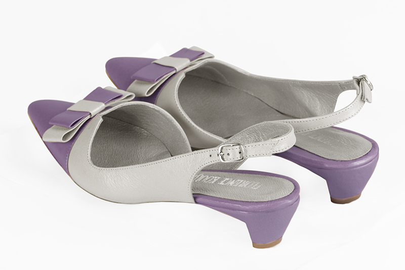 Chaussure femme à brides :  couleur violet parme et blanc cassé. Bout effilé. Petit talon virgule. Vue arrière - Florence KOOIJMAN