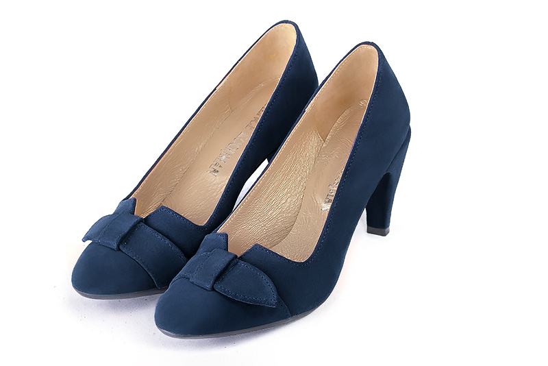 Escarpin :  couleur bleu marine. Bout rond. Talon haut fin Vue avant - Florence KOOIJMAN