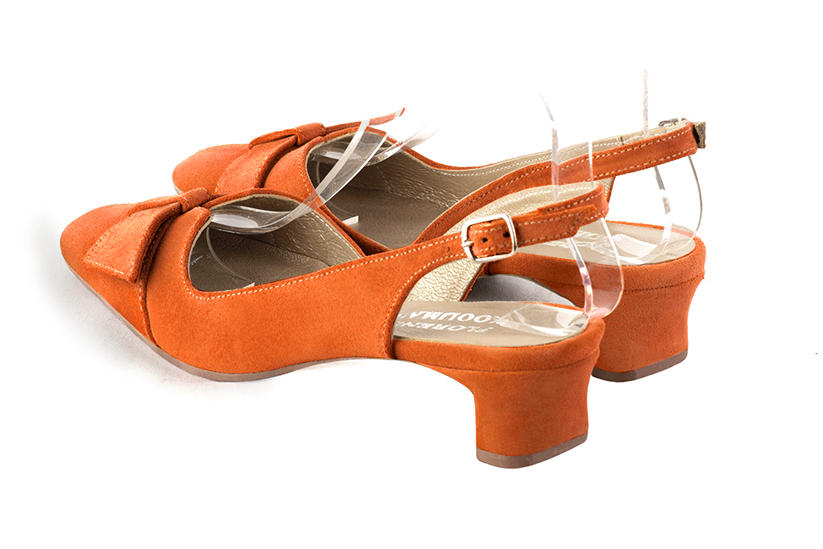 Chaussure femme à brides :  couleur orange clémentine. Bout carré. Petit talon trotteur. Vue arrière - Florence KOOIJMAN
