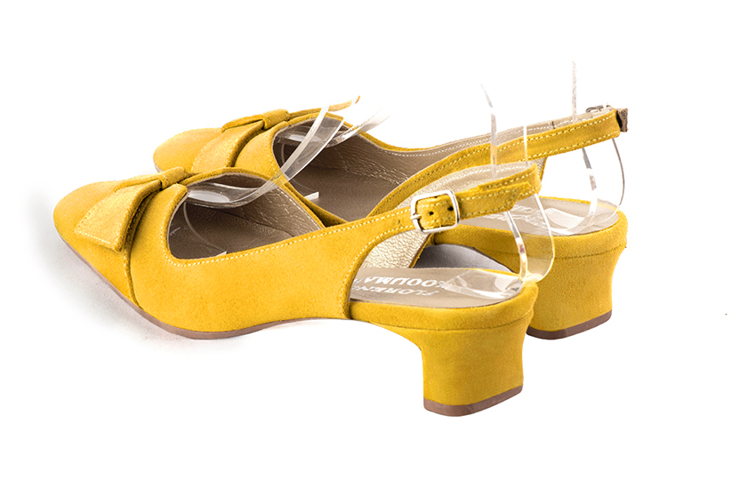 Chaussure femme à brides :  couleur jaune soleil. Bout carré. Petit talon trotteur. Vue arrière - Florence KOOIJMAN