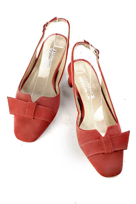 Chaussure femme à brides :  couleur rouge coquelicot. Bout carré. Petit talon trotteur. Vue du dessus - Florence KOOIJMAN