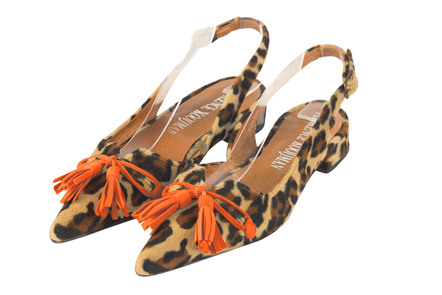Chaussure femme à brides :  couleur noir safari et orange clémentine. Bout pointu. Talon plat évasé Vue avant - Florence KOOIJMAN