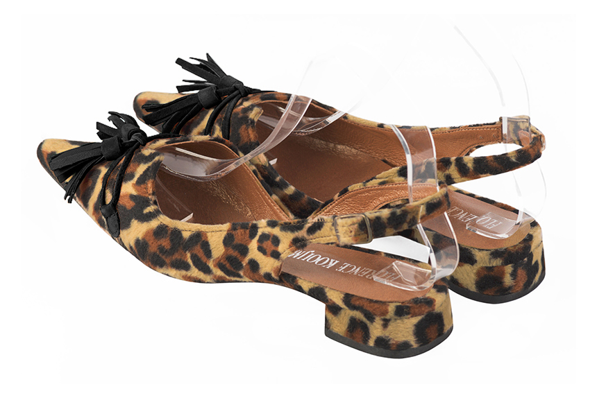 Chaussure femme à brides :  couleur noir safari. Bout pointu. Talon plat évasé. Vue arrière - Florence KOOIJMAN