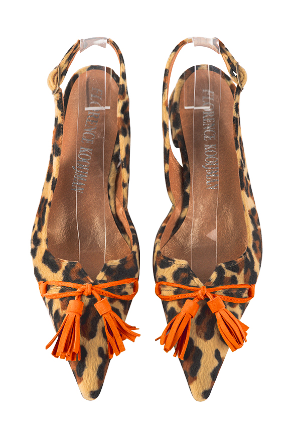 Chaussure femme à brides :  couleur noir safari et orange clémentine. Bout pointu. Talon plat évasé. Vue du dessus - Florence KOOIJMAN