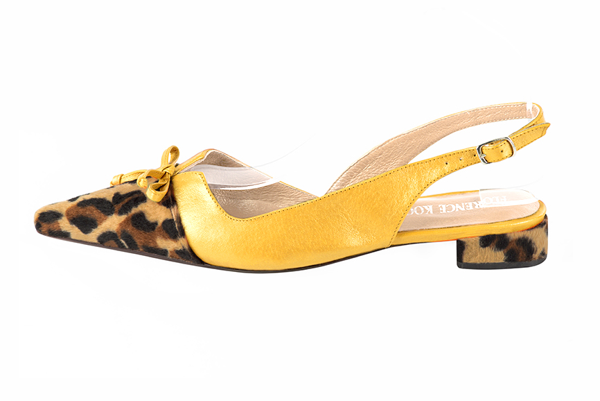 Chaussure femme à brides :  couleur noir safari et jaune soleil. Bout pointu. Talon plat évasé. Vue de profil - Florence KOOIJMAN