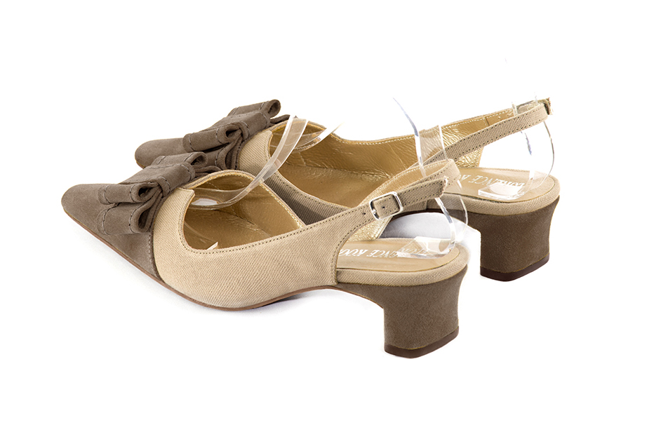 Escarpins bride arrière avec un noeud marron chocolat et beige sahara. Bout effilé. Talon trotteur de 4.5 cm - Vue arrière