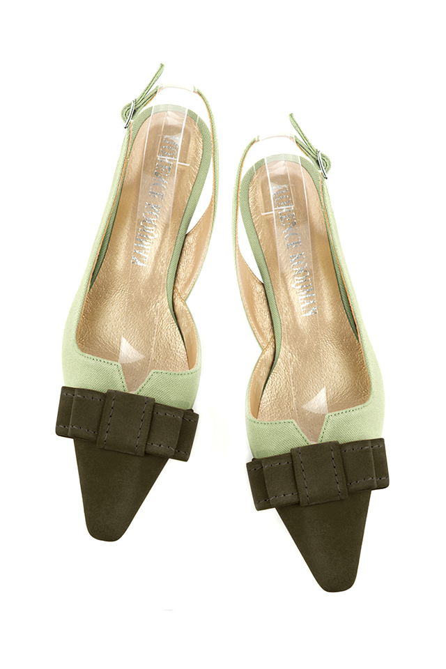 Escarpins bride arrière avec un noeud vert kaki et vert tilleul. Bout effilé. Talon trotteur de 4.5 cm - Vue du dessus