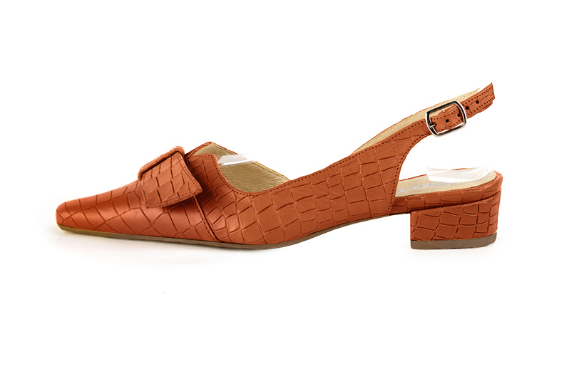 Escarpins bride arrière. .  - Vue de profil