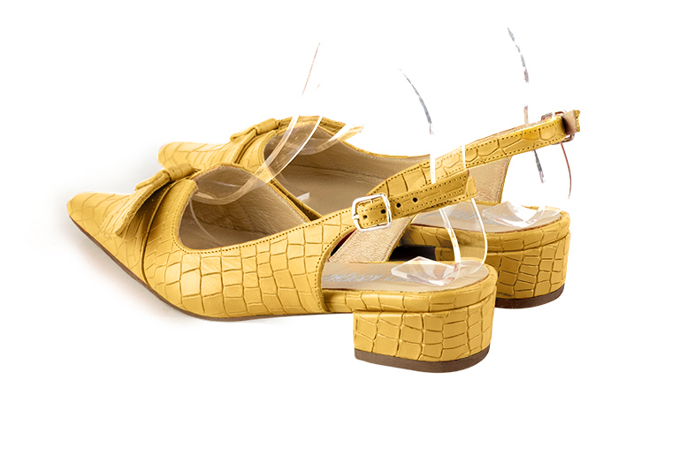 Escarpins bride arrière. .  - Vue arrière