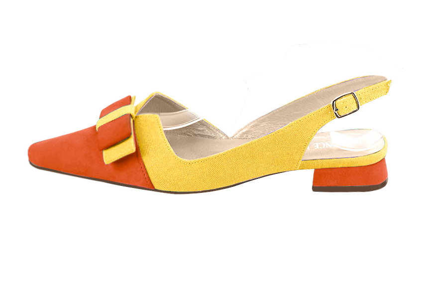 Escarpins bride arrière avec un noeud orange clémentine et jaune. Bout effilé. Talon bottier plat - Vue de profil