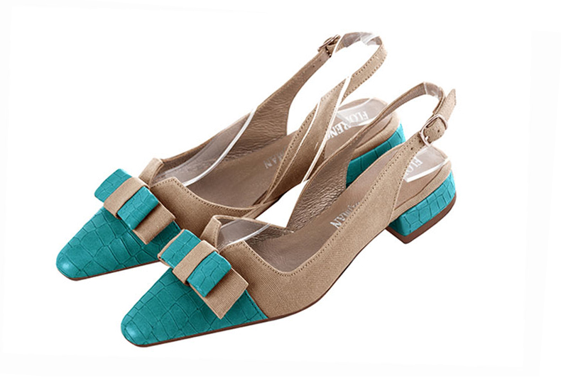 Chaussure femme à brides :  couleur bleu turquoise et beige sahara. Bout effilé. Talon plat bottier Vue avant - Florence KOOIJMAN