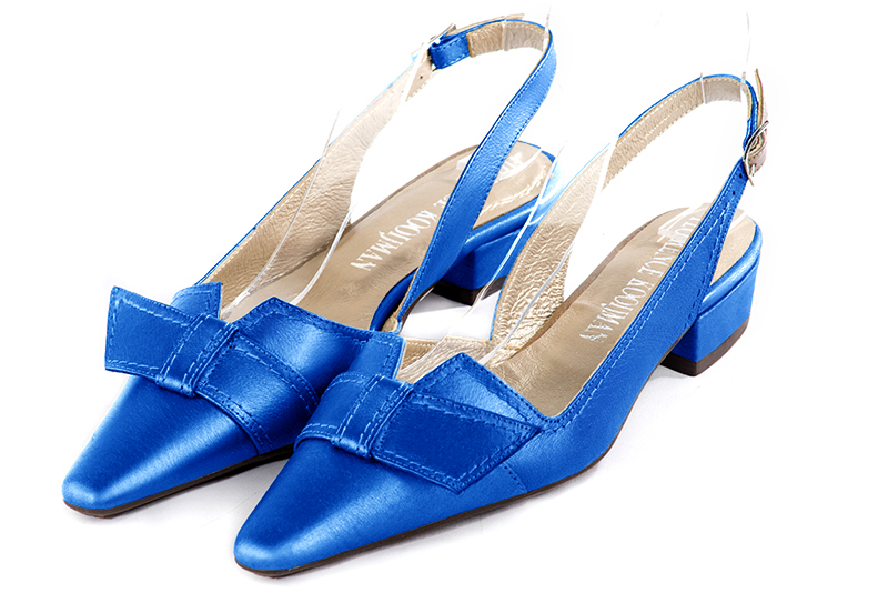 Chaussure femme à brides :  couleur bleu électrique. Bout effilé. Petit talon bottier Vue avant - Florence KOOIJMAN