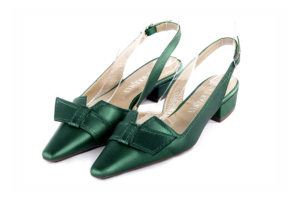 Escarpins bride arrière avec un noeud vert émeraude. Bout effilé. Talon bottier de 3.5 cm - Vue avant