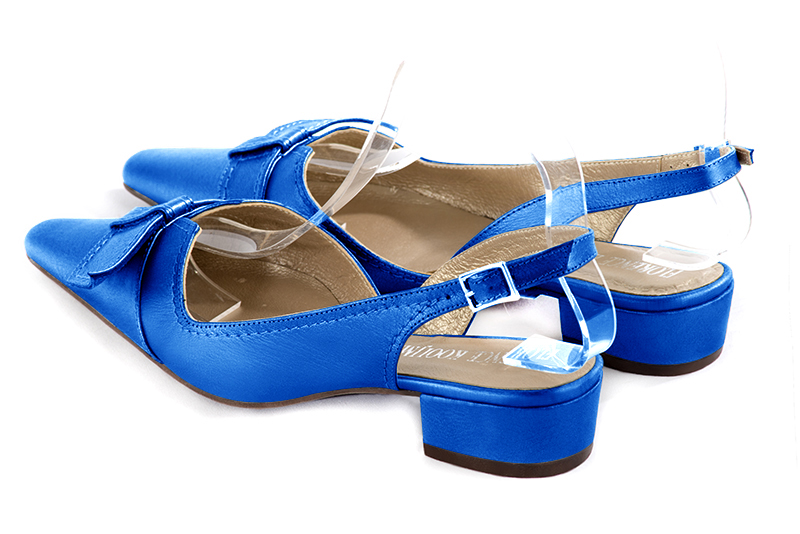 Chaussure femme à brides :  couleur bleu électrique. Bout effilé. Petit talon bottier. Vue arrière - Florence KOOIJMAN