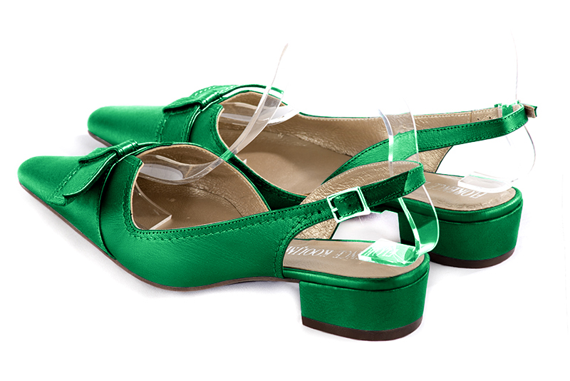 Chaussure femme à brides :  couleur vert émeraude. Bout effilé. Petit talon bottier. Vue arrière - Florence KOOIJMAN