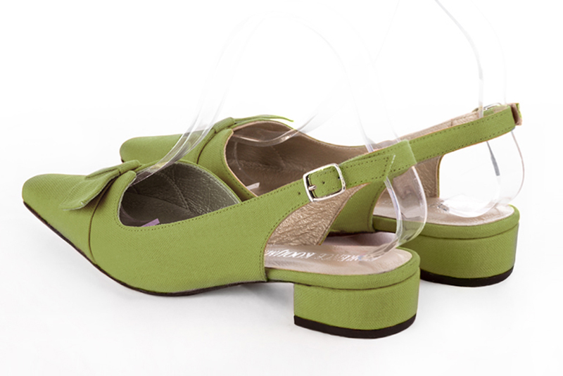 Chaussure femme à brides :  couleur vert anis. Bout effilé. Petit talon bottier. Vue arrière - Florence KOOIJMAN