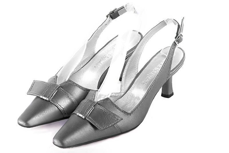 Chaussure femme à brides :  couleur gris tourterelle. Bout effilé. Talon mi-haut bobine Vue avant - Florence KOOIJMAN