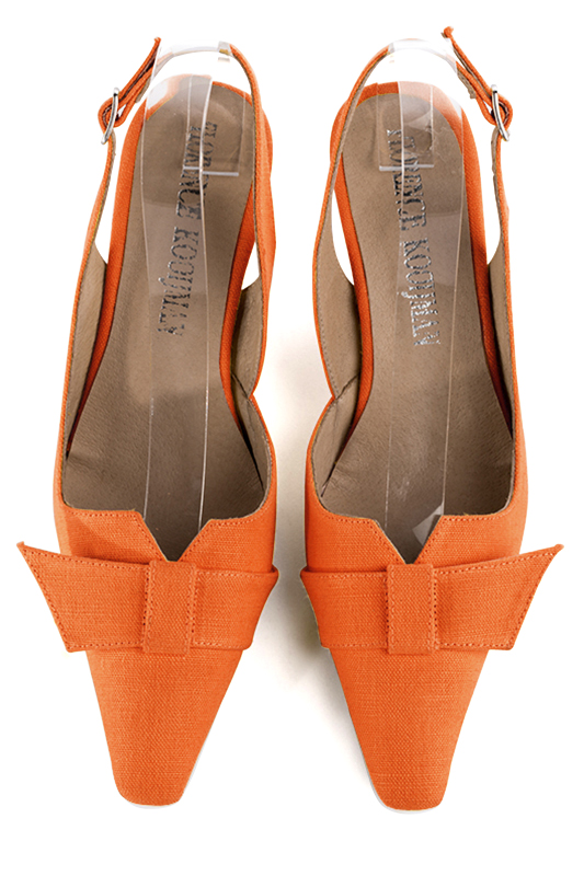 Chaussure femme à brides :  couleur orange clémentine. Bout effilé. Talon mi-haut bobine. Vue du dessus - Florence KOOIJMAN