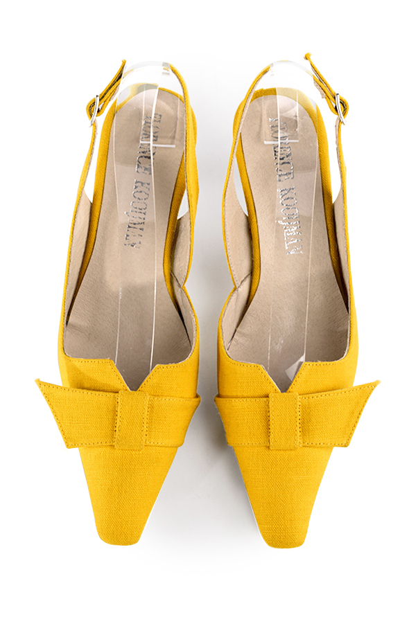 Escarpins bride arrière avec un noeud jaune. Bout effilé. Talon bobine de 5.5 cm - Vue du dessus