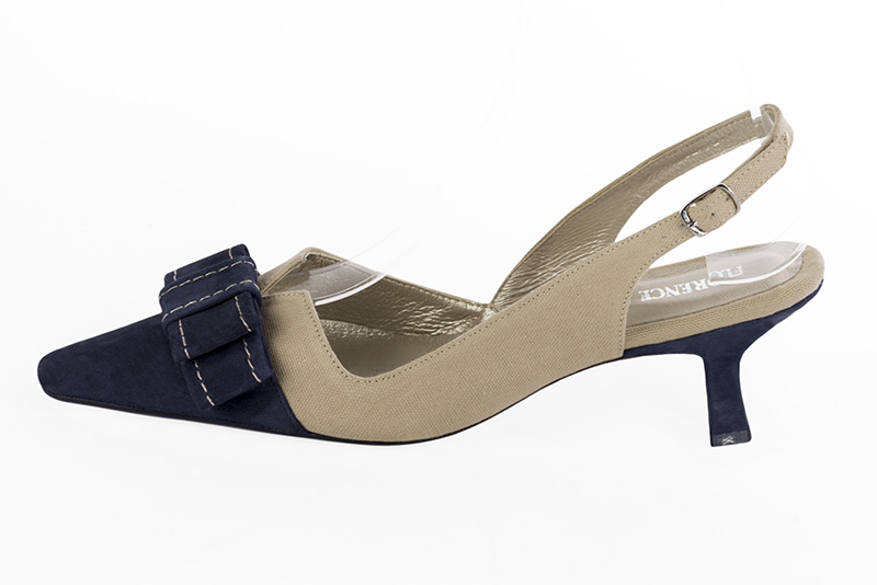 Chaussure femme à brides :  couleur bleu marine et beige sahara. Bout effilé. Talon mi-haut bobine. Vue de profil - Florence KOOIJMAN