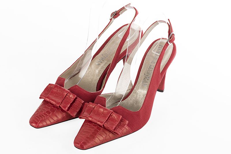 Escarpins habillés, élégants et raffinés, ouverts à l'arrière avec un noeud sur l'avant, coloris rouge coquelicot. Bout effilé. Haut. Talon fin. Cérémonie, soirée, cocktail, évènementiel. Personnalisation : Choix des cuirs, 
                des couleurs et des talons. Petites et grandes pointures. - Florence KOOIJMAN