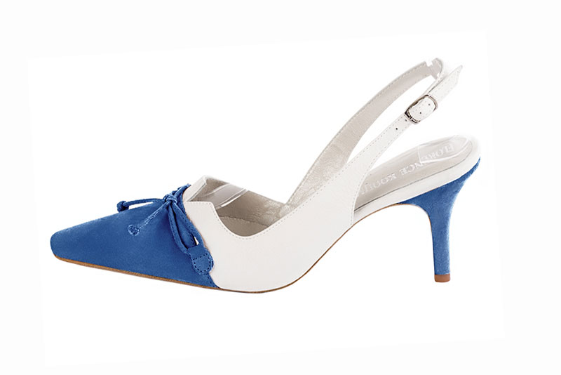 Chaussure femme à brides :  couleur bleu électrique et blanc pur. Bout effilé. Talon haut fin. Vue de profil - Florence KOOIJMAN
