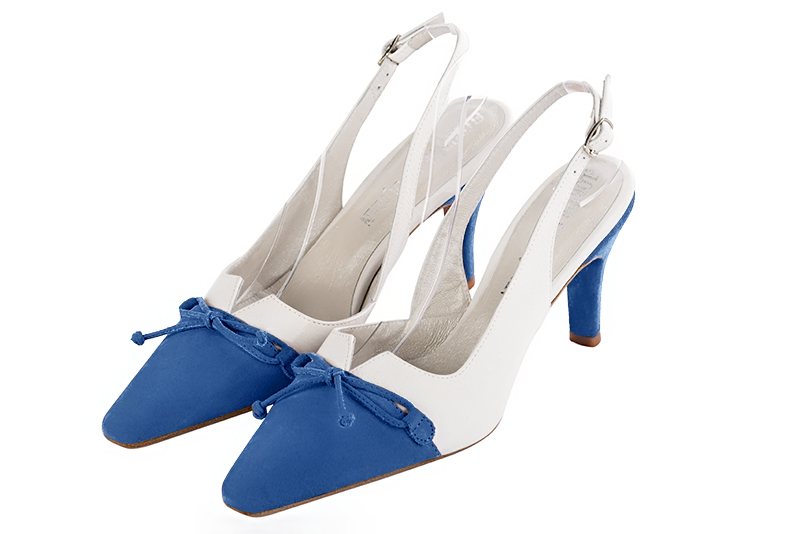 Chaussure femme à brides :  couleur bleu électrique et blanc pur. Bout effilé. Talon haut fin Vue avant - Florence KOOIJMAN