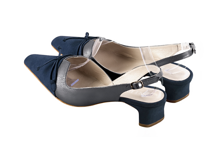 Escarpins nœud habillés bride arrière cuir bleu marine et gris tourterelle à talon trotteur de 4.5 cm et bout effilé - Vue arrière