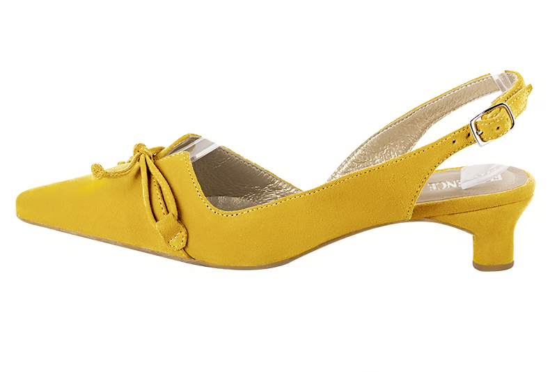 Chaussure femme à brides :  couleur jaune soleil. Bout effilé. Petit talon trotteur. Vue de profil - Florence KOOIJMAN
