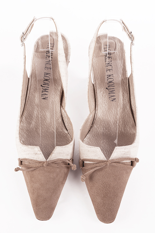 Chaussure femme à brides :  couleur beige biscuit et blanc cassé. Bout effilé. Talon mi-haut bobine. Vue du dessus - Florence KOOIJMAN
