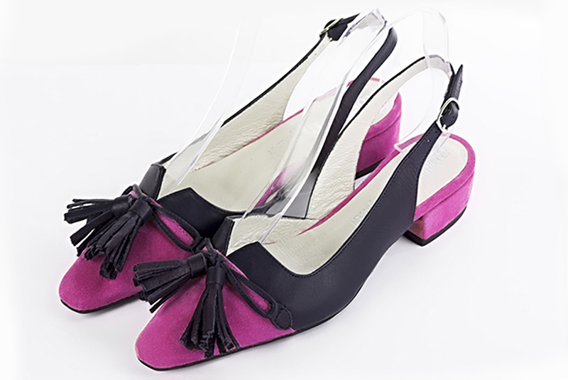 Escarpins habillés, élégants et raffinés, ouverts à l'arrière avec un noeud sur l'avant, coloris rose pivoine et bleu marine. Bout effilé. Petit talon bottier. Cérémonie, soirée, cocktail, évènementiel. Personnalisation : Choix des cuirs, 
                des couleurs et des talons. Petites et grandes pointures. - Florence KOOIJMAN