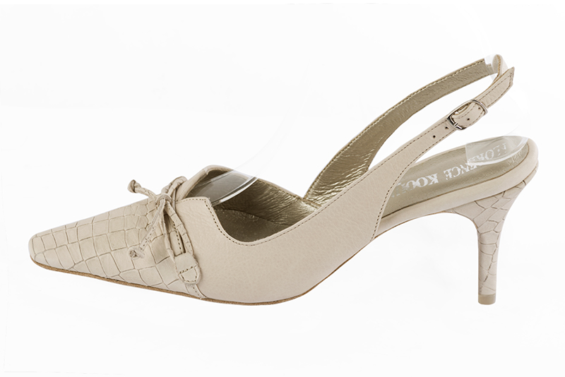Chaussure femme à brides :  couleur blanc ivoire. Bout effilé. Talon haut fin. Vue de profil - Florence KOOIJMAN