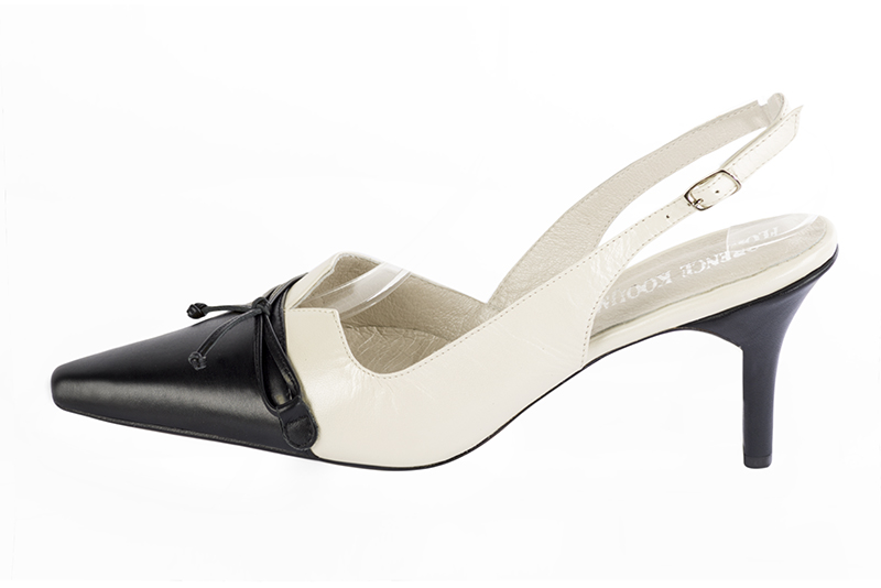 Chaussure femme à brides :  couleur noir satiné et blanc cassé. Bout effilé. Talon haut fin. Vue de profil - Florence KOOIJMAN